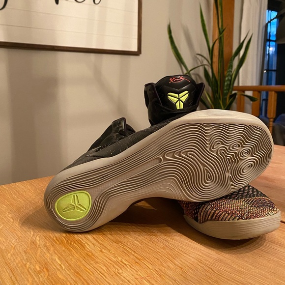 Nike Kobe 9 Elite “Masterpiece” - Size 11.5 US (Lightly Used/Like New) - Picture 3 of 5